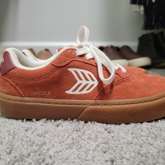 Cariuma Naioca Gum Picante Suede Off-White Logo Ruby Wine Sneaker - Picture 9 of 16